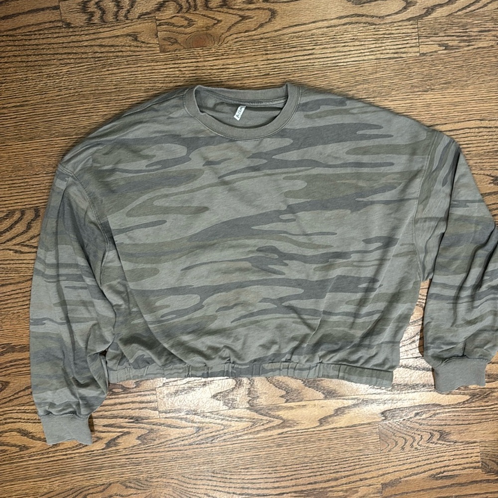 Z Supply Women’s Small oversized camouflage shirt
